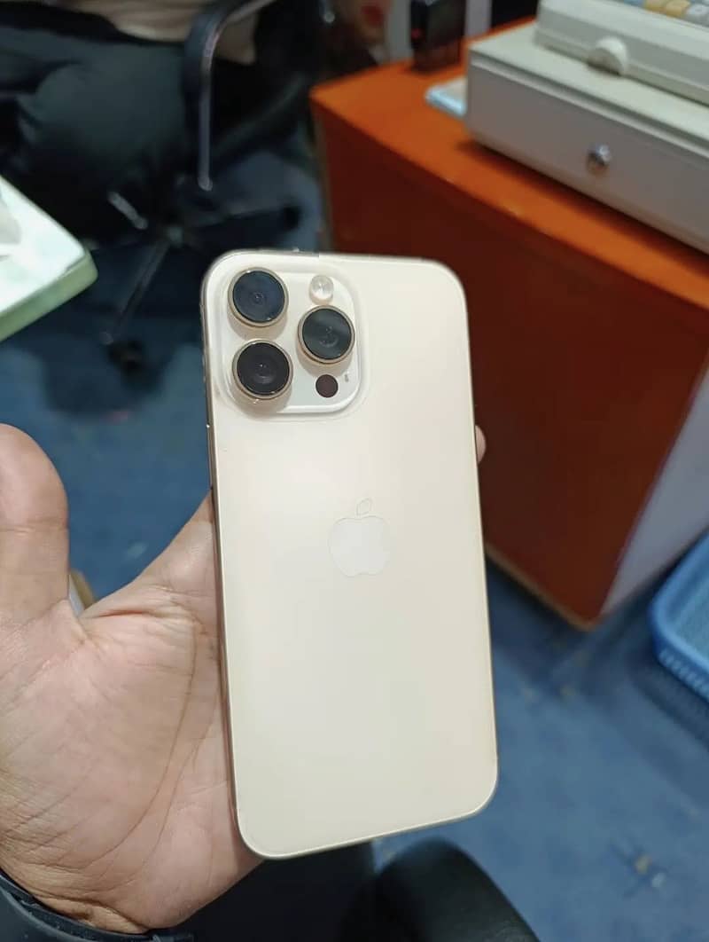 Iphone 16pro max 1