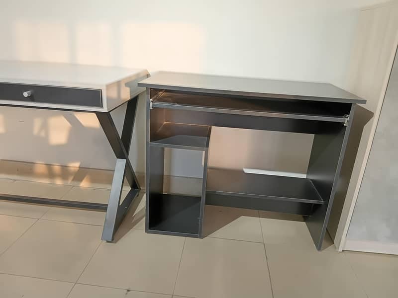 Computer/Study Table 18