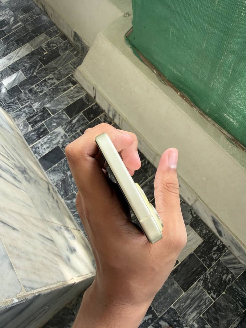 iPhone 15 jv 5