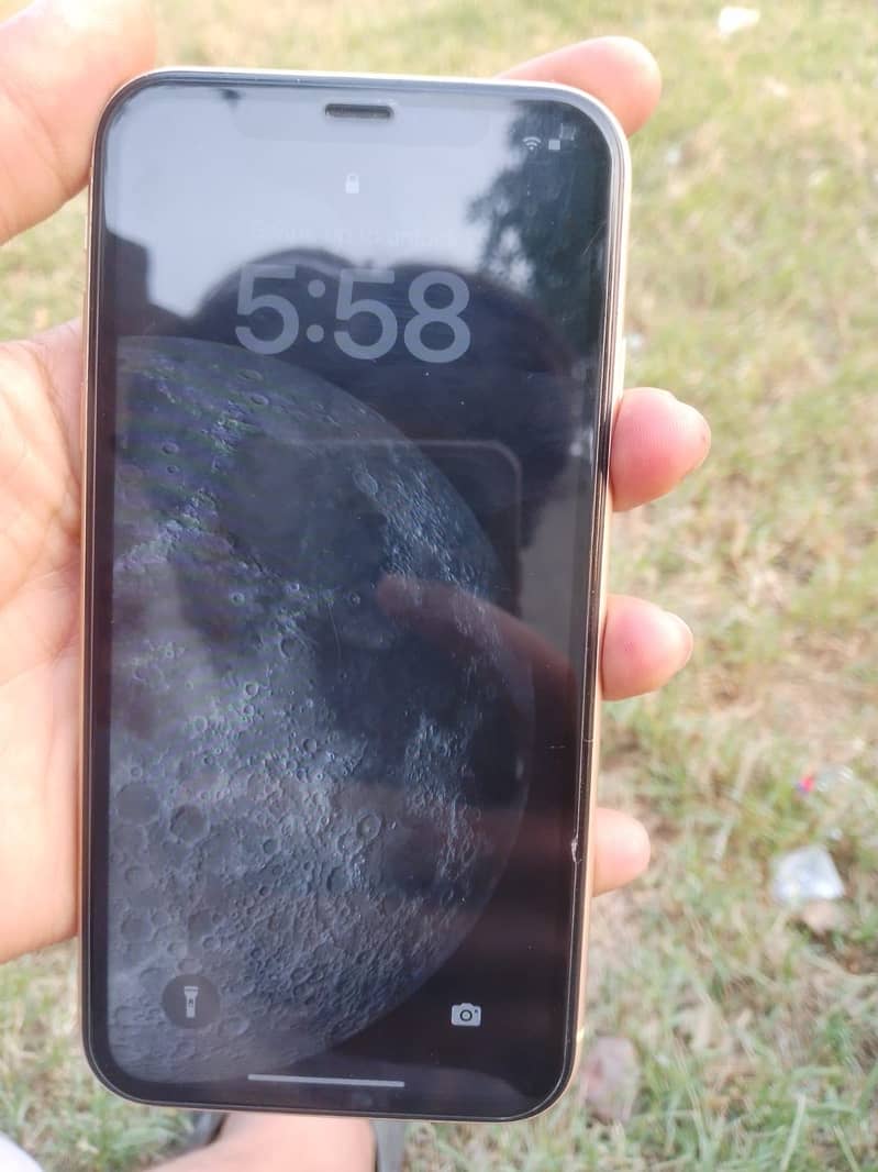 iPhone XR 1