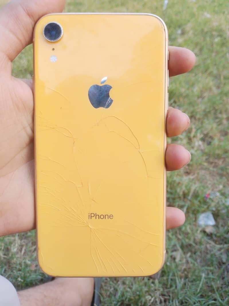 iPhone XR 4