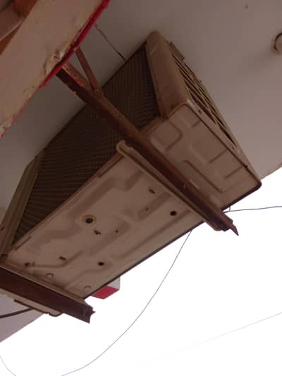 Mzee Split air conditioner 2 ton working condition