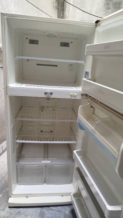 LG no frost fridge large size for sale good condition cooling A1