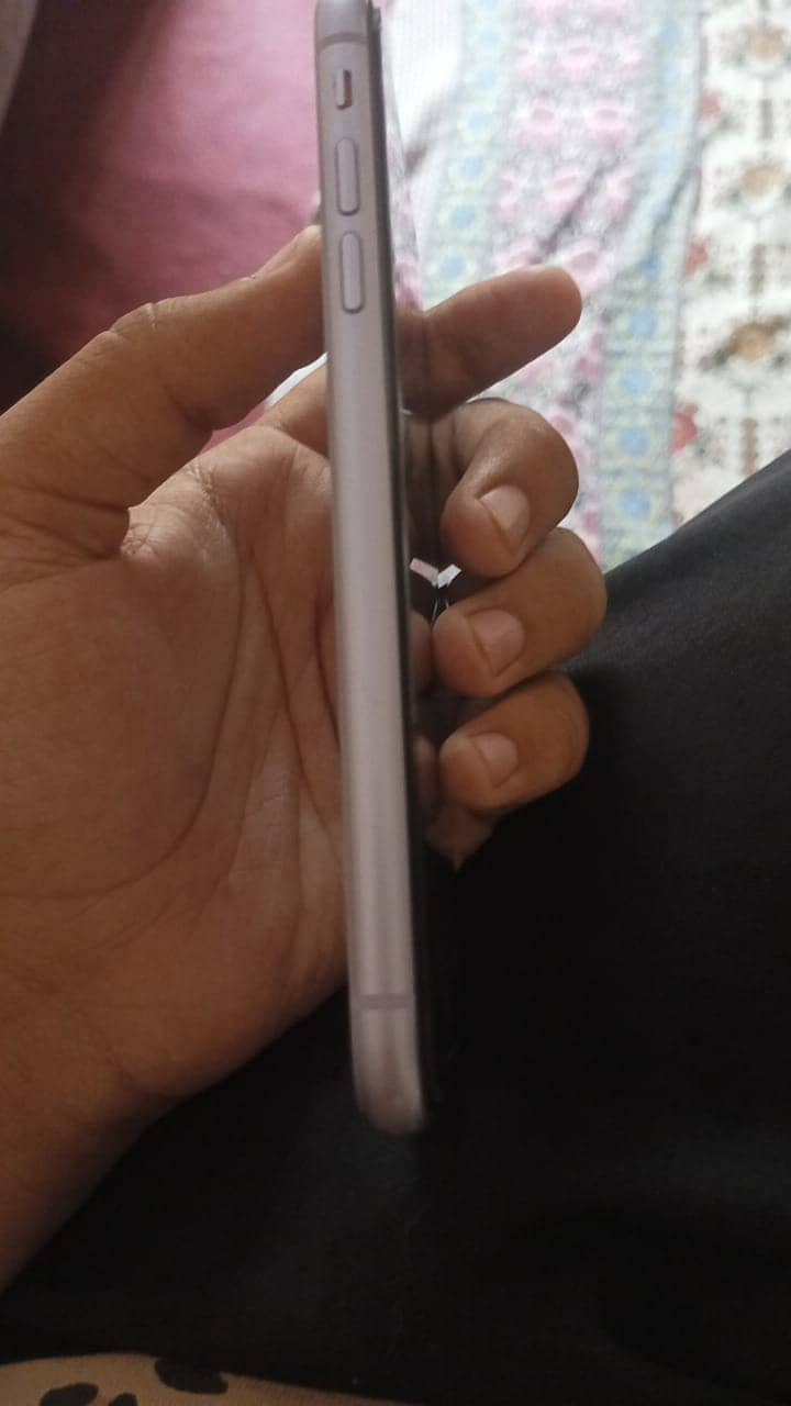 Apple iPhone 11 3
