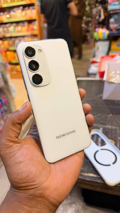 Tecno spark 40 pro plus