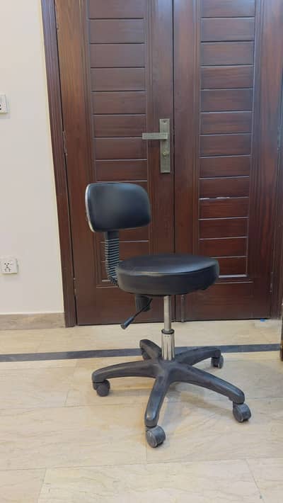 Office table and chair for sale
