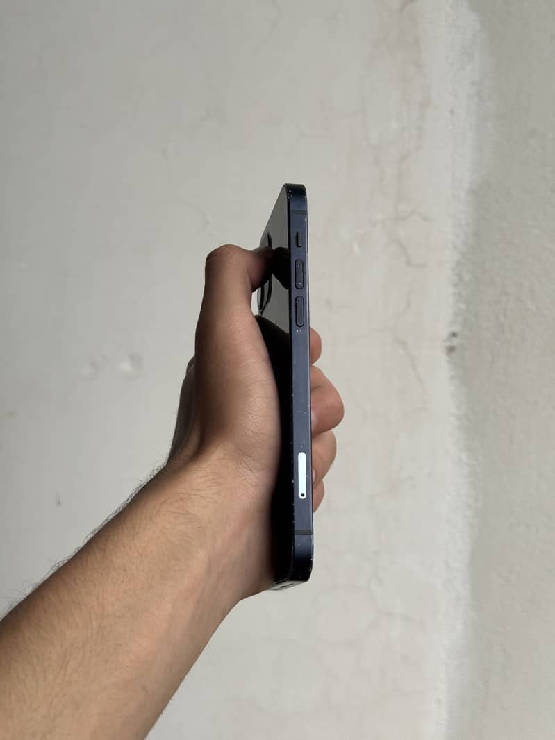iPhone 12 4