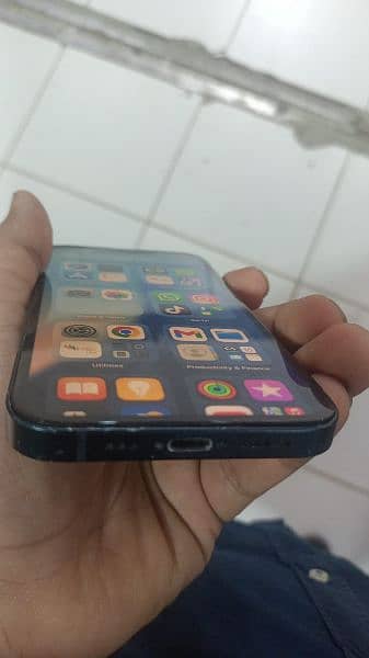 IPhone 13 3