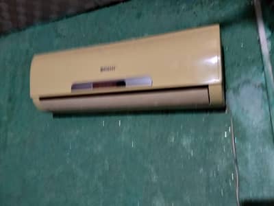 1 TON orient AC old model