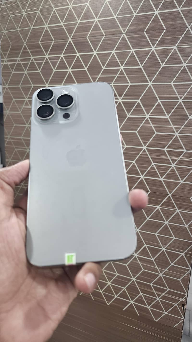 Iphone 15 Pro MAX 1