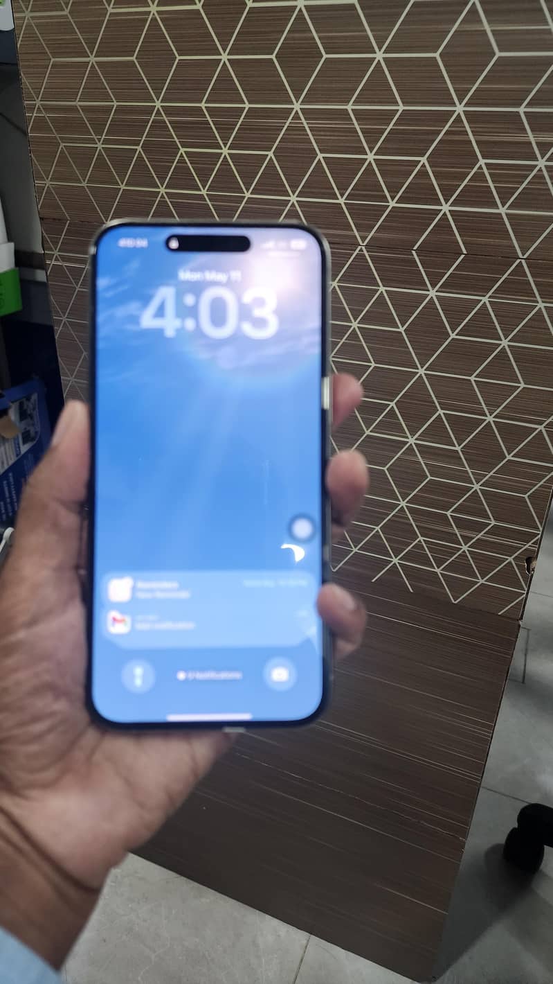 Iphone 15 Pro MAX 4