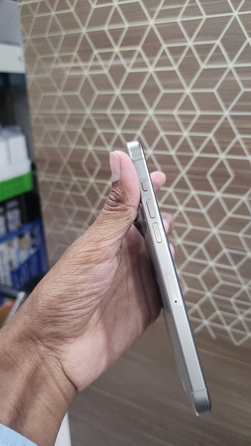 Iphone 15 Pro MAX 5