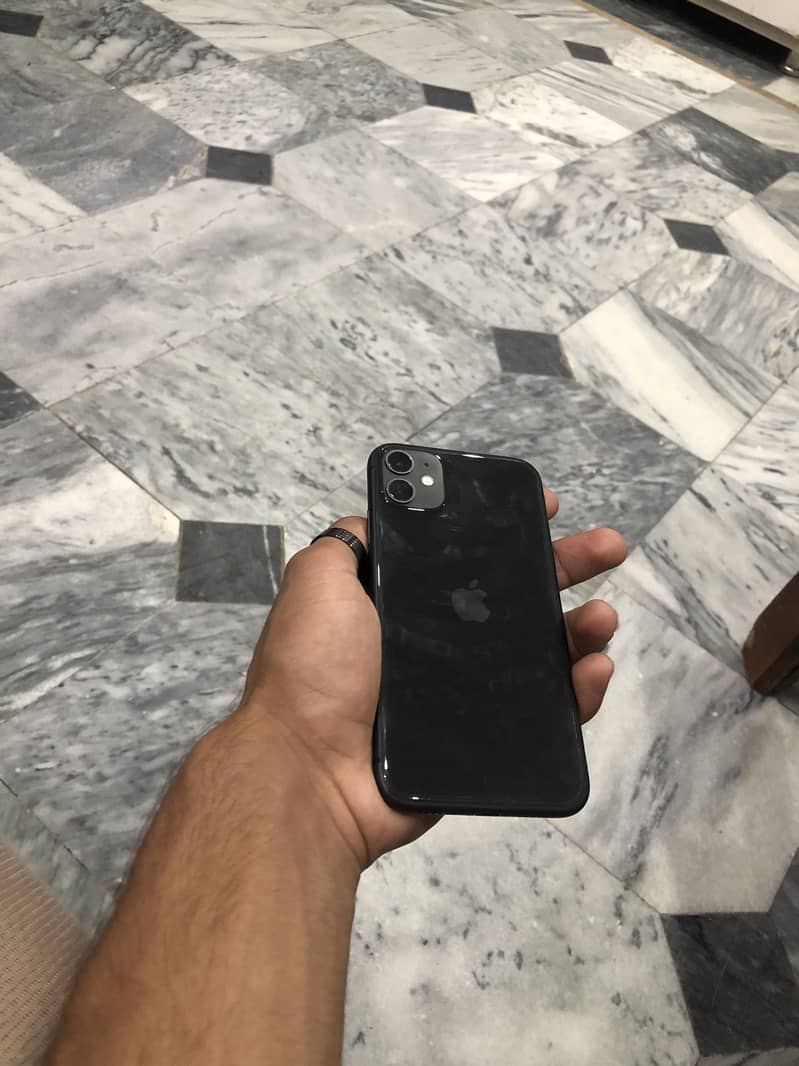 iPhone 11 10/10 condition 0