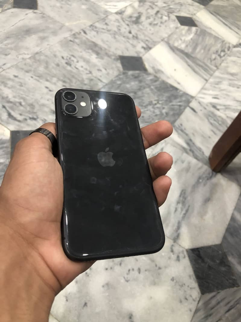iPhone 11 10/10 condition 1