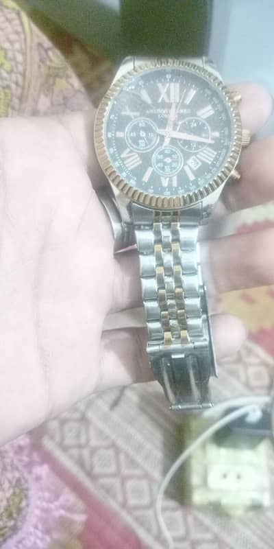 a men's hand watch ⌚ is for sale