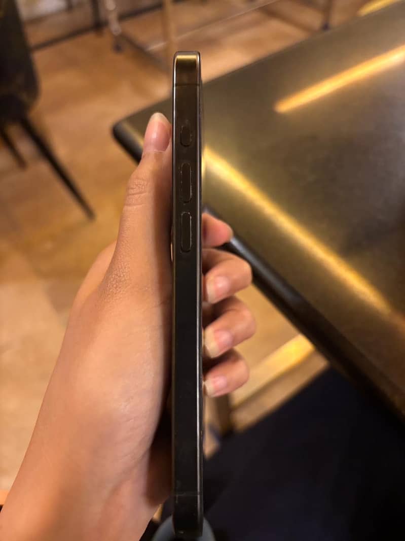 iPhone 15 pro JV 1