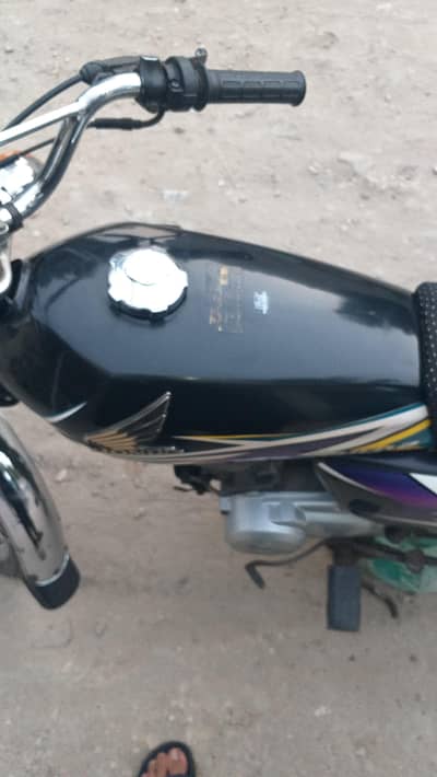 Honda 125 model 2020 k august ki nikli hue hy
