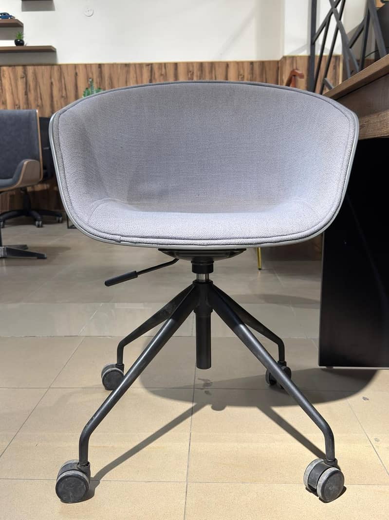 Visitor Chairs 7
