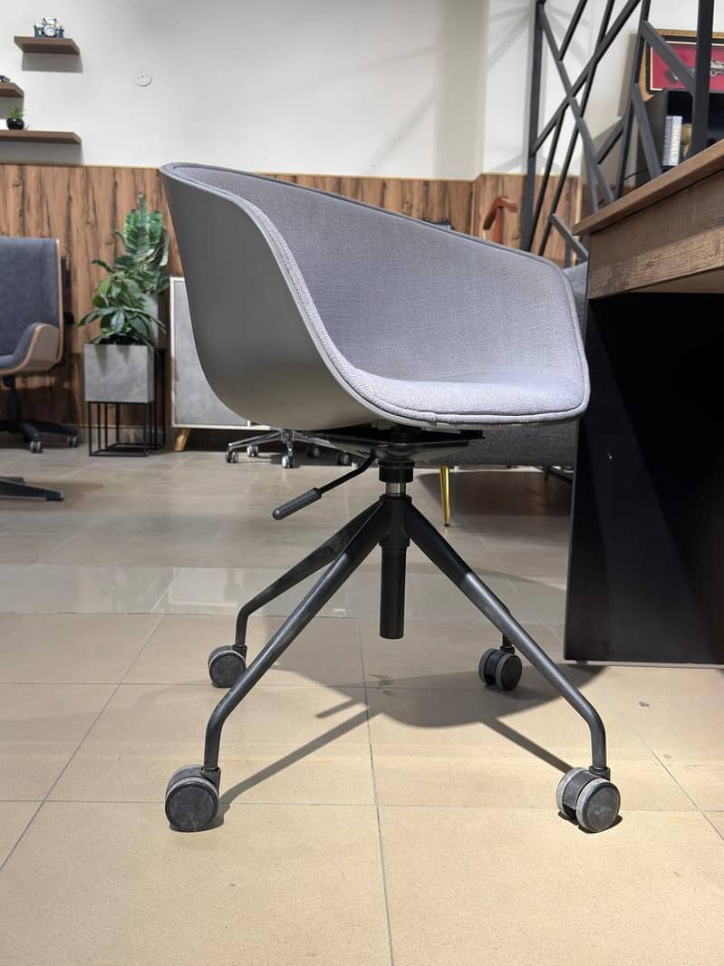 Visitor Chairs 14