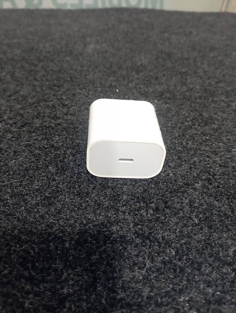 Impodted  Apple  adapter 0