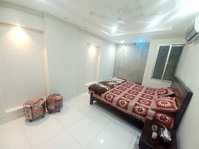 Furnished apartment *unmarried couple not allowed*