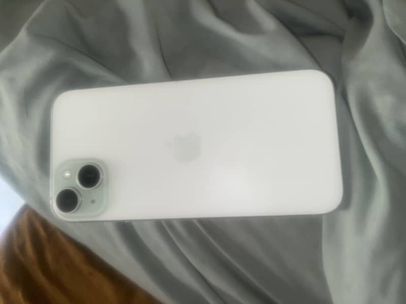 iPhone 15 Plus 4