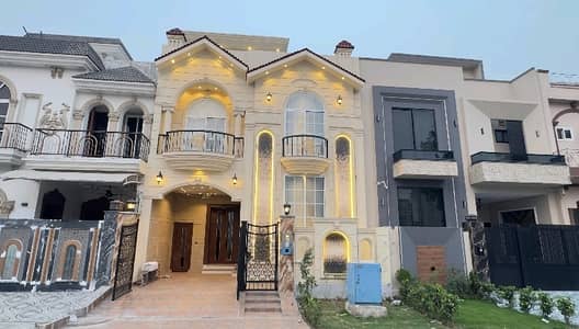 Prime Location Citi Housing Society 5 Marla House Up For sale