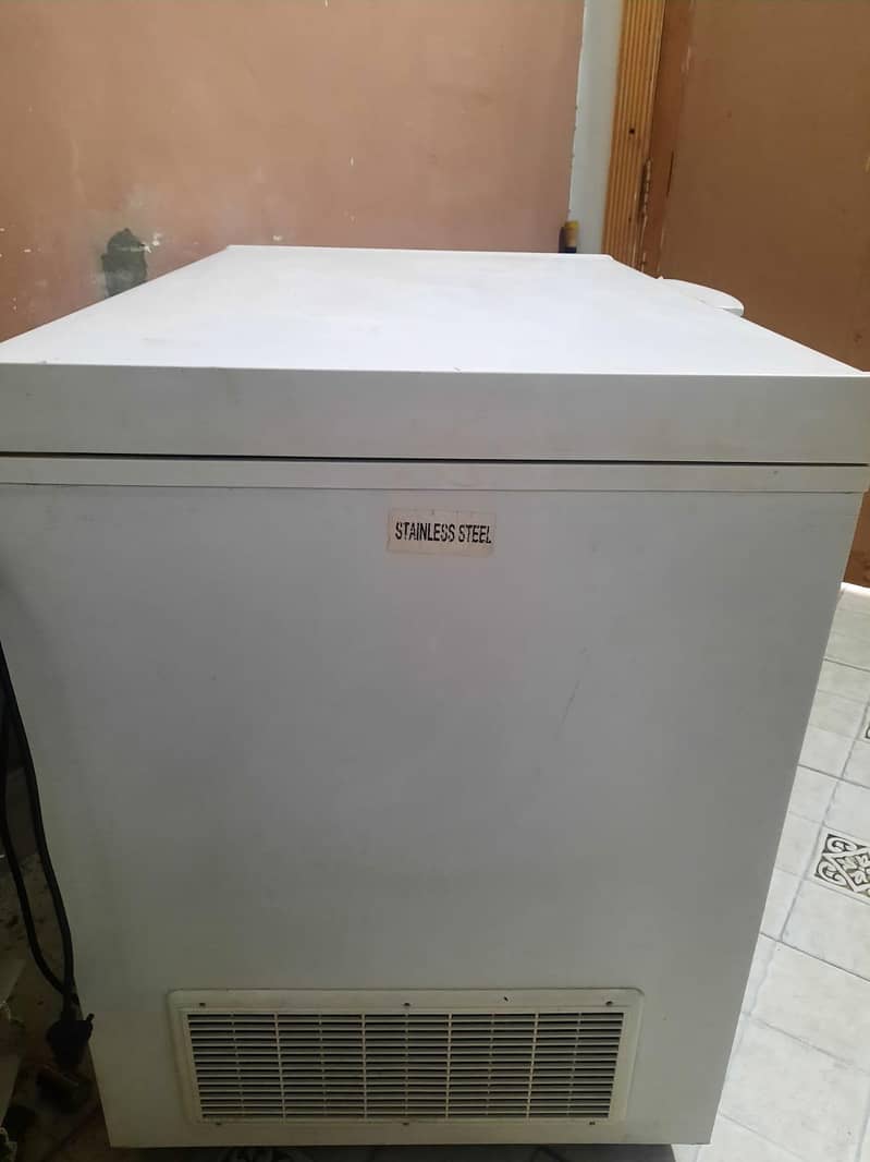 single door deep freezer 0