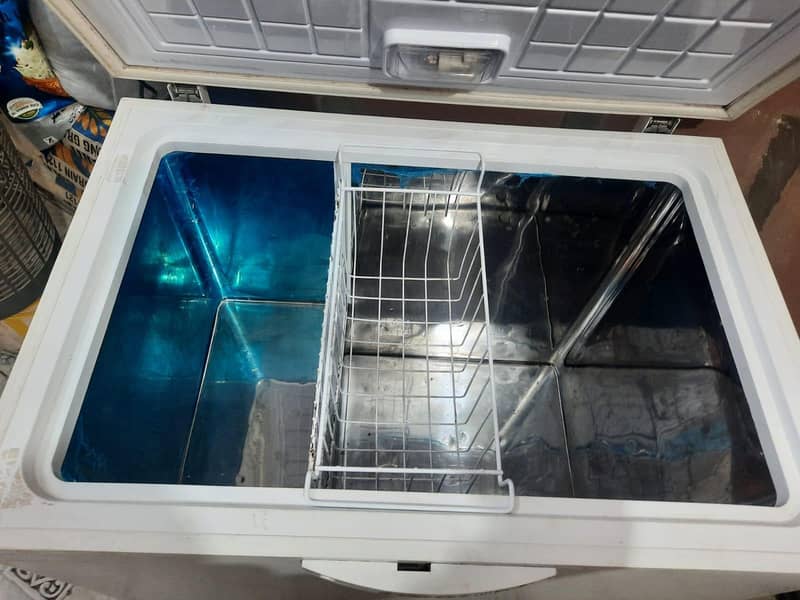 single door deep freezer 1