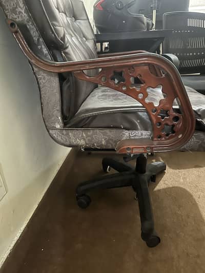 Office Executives Chair Available