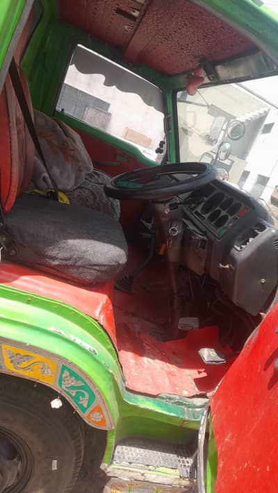 mazda 3500 ganuan . . . . 16 foot  dala   ingen 3000