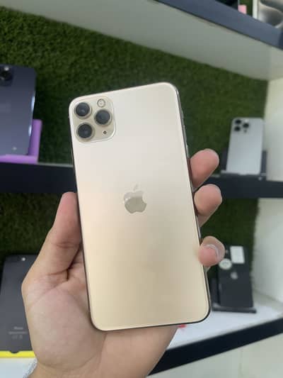 I phone 11 pro max 64 gb golden 10/10 brand nee condition waterpack