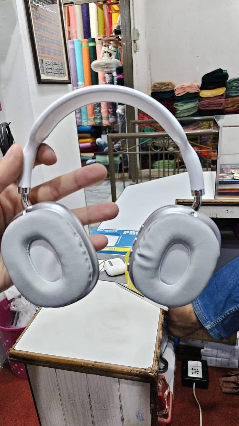 P9 headphone 2
