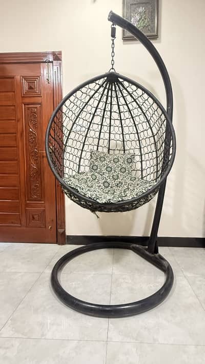 Hanging egg chair
