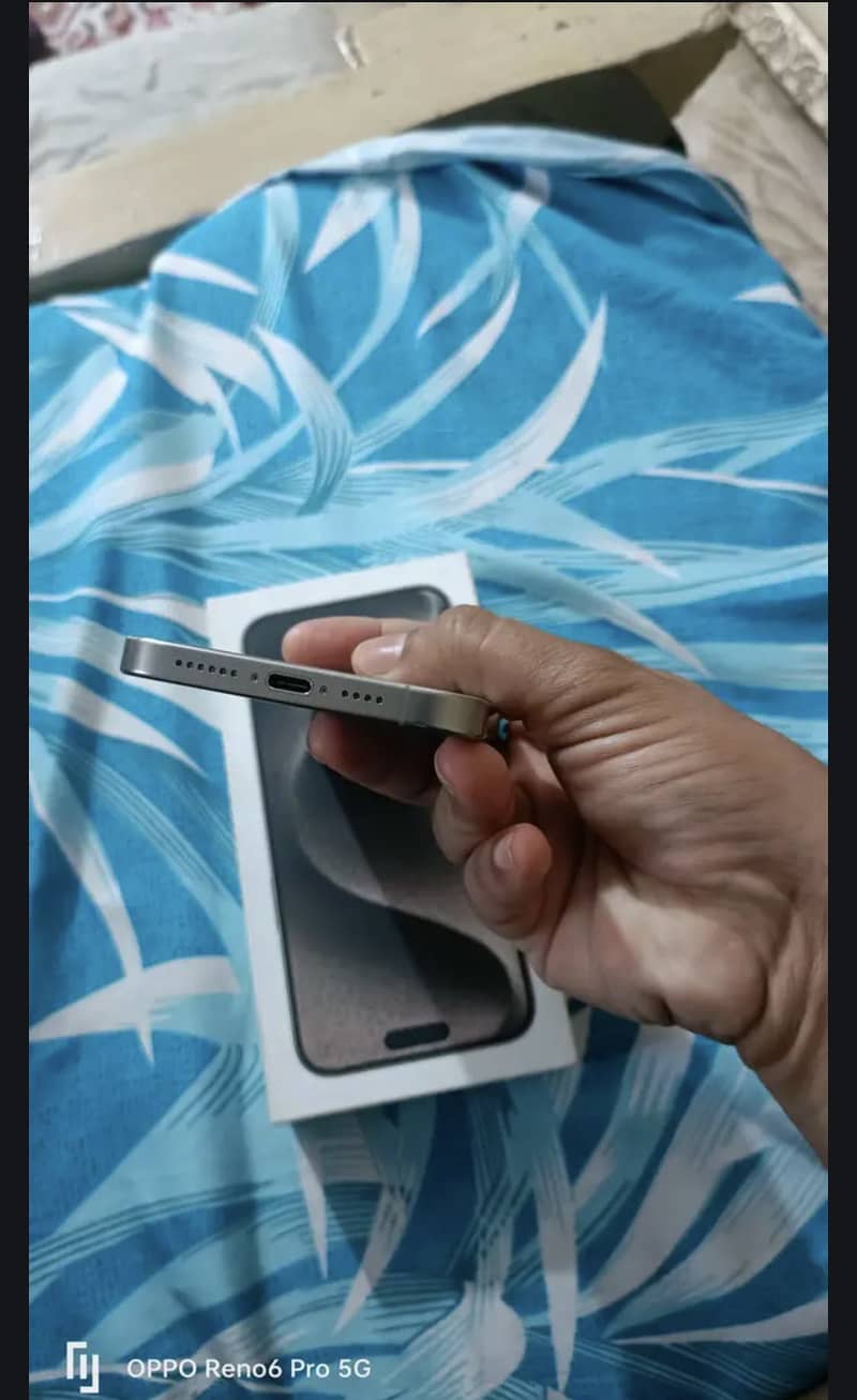 iphone 15 pro max. 4