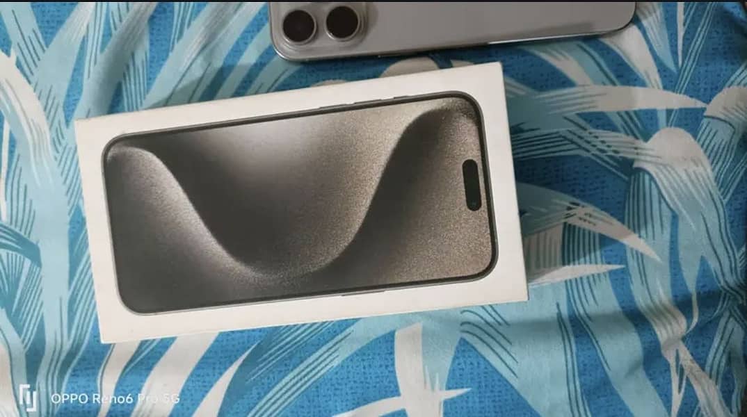 iphone 15 pro max. 6
