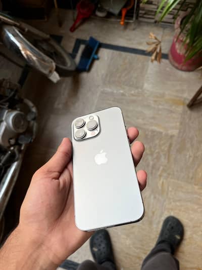 iPhone 13 Pro 256GB Black – Lush Condition + Box & Original Charger