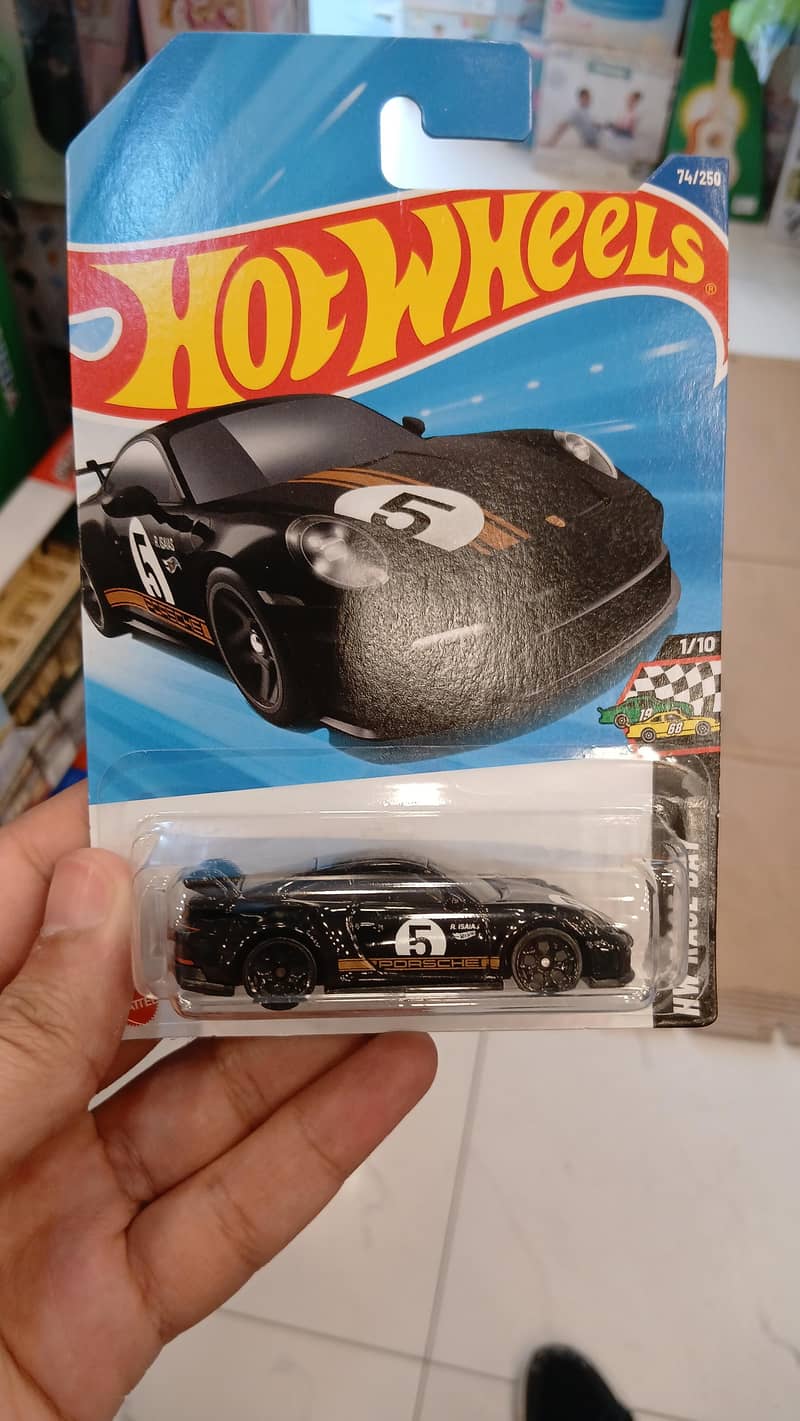 Hotwheels Dinkey 5
