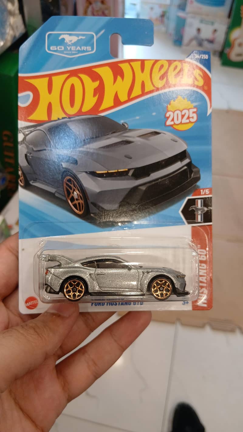 Hotwheels Dinkey 9