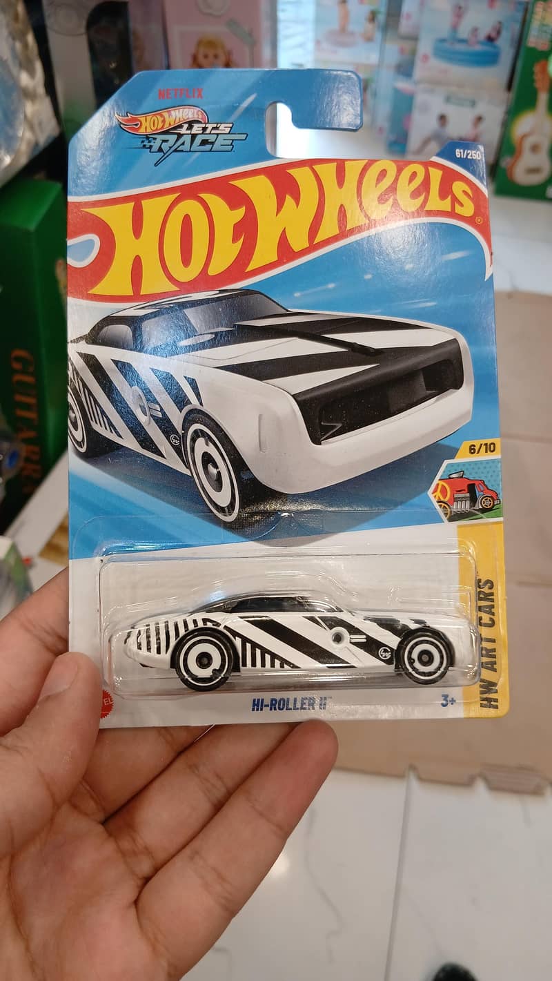 Hotwheels Dinkey 12