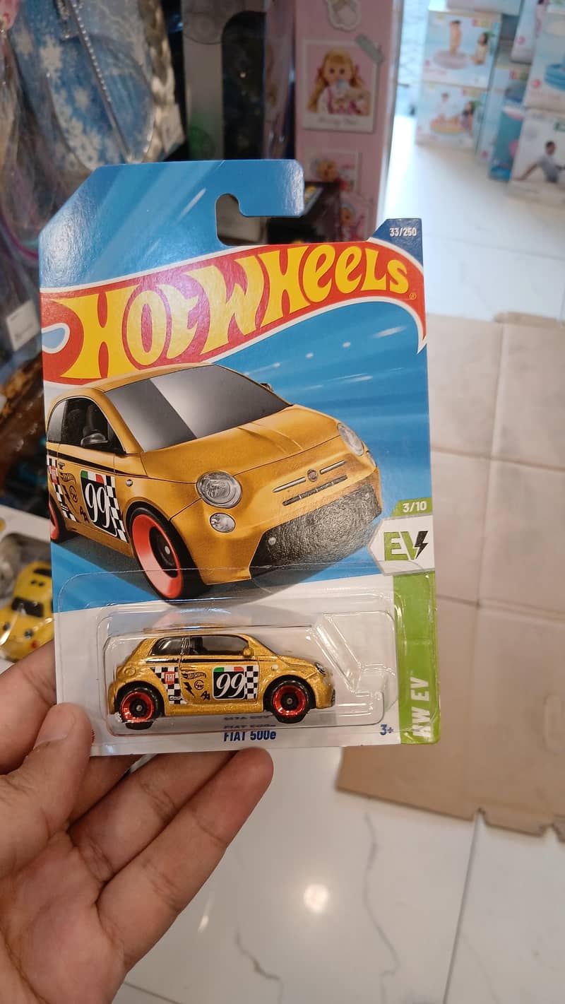 Hotwheels Dinkey 13