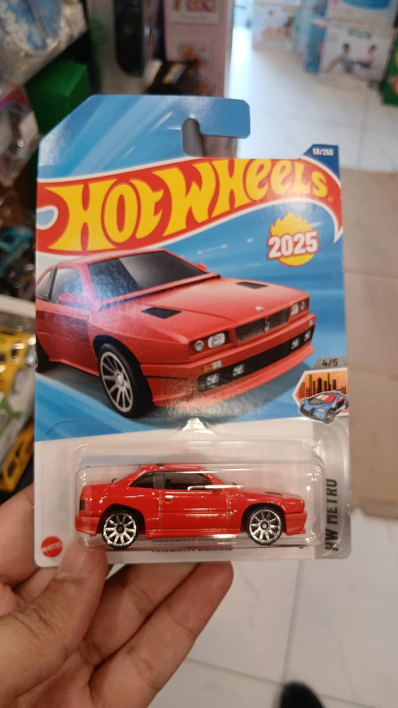 Hotwheels Dinkey 17