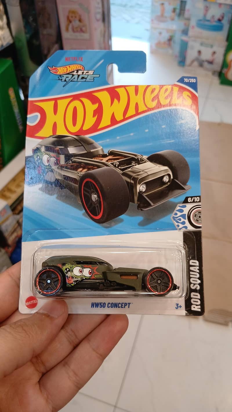 Hotwheels Dinkey 18