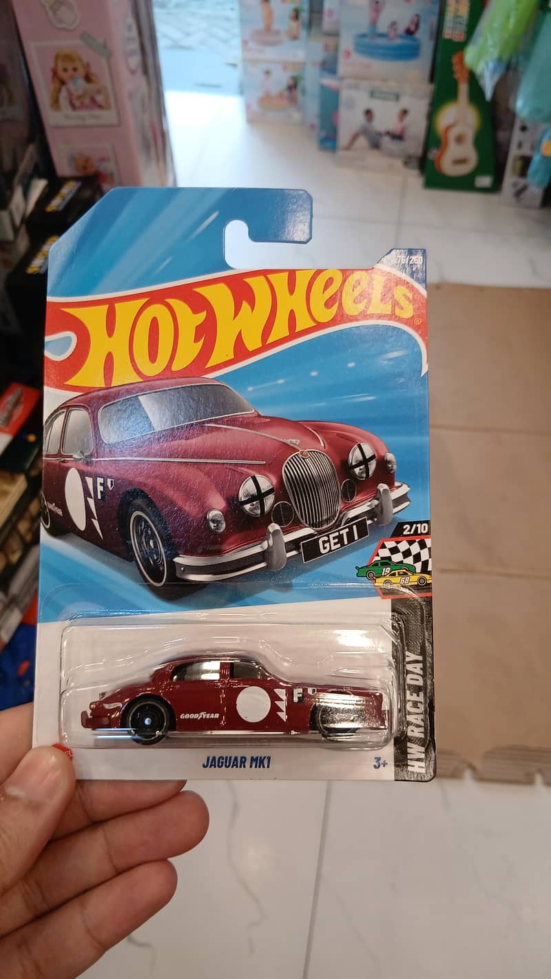 Hotwheels Dinkey 19
