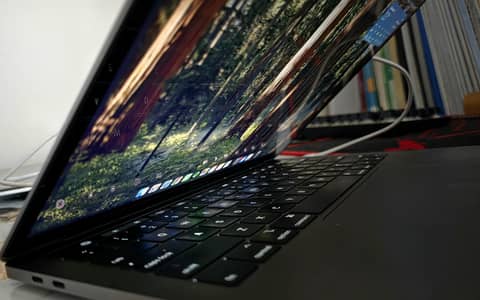 Macbook pro 1TB core i7 Almost new condition, no scratches/damage