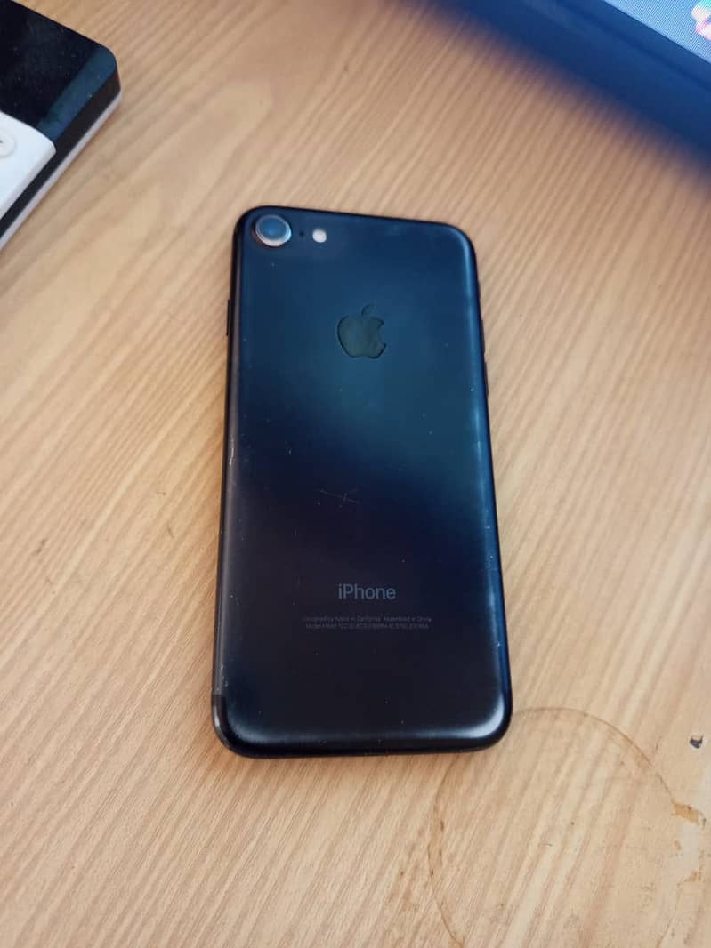 Apple iPhone 7 0