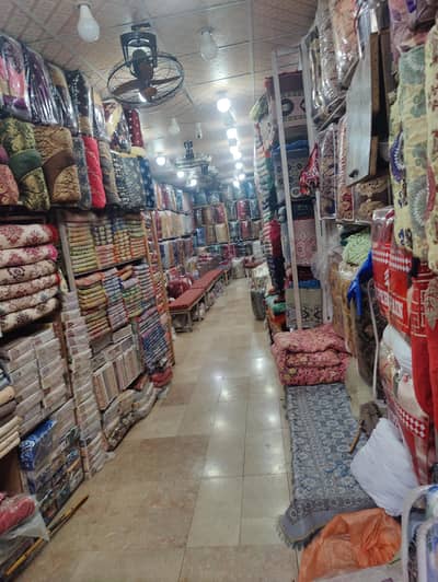 bedsheets ki shop ha larka ki zarorat ha helping ka Lia
