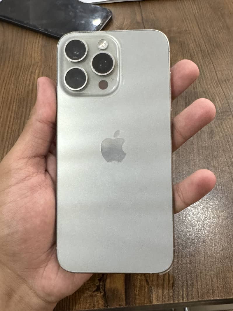 Iphone 15 Pro Max 4