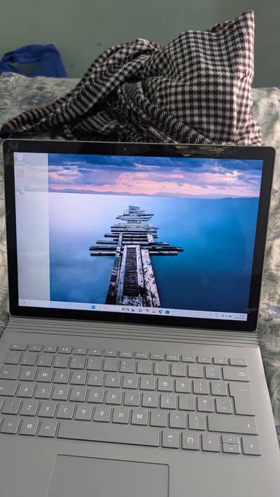 Microsoft surface book 2 i5 6th gen