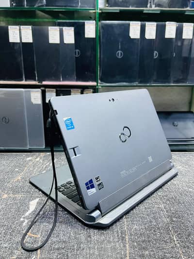 Fujitsu Detachable Laptop 2-in-1 Design 4gb/128gb m2 ssd